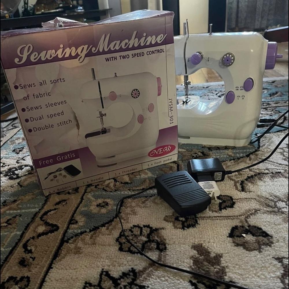 Mini sewing machine - Picture 4 of 4